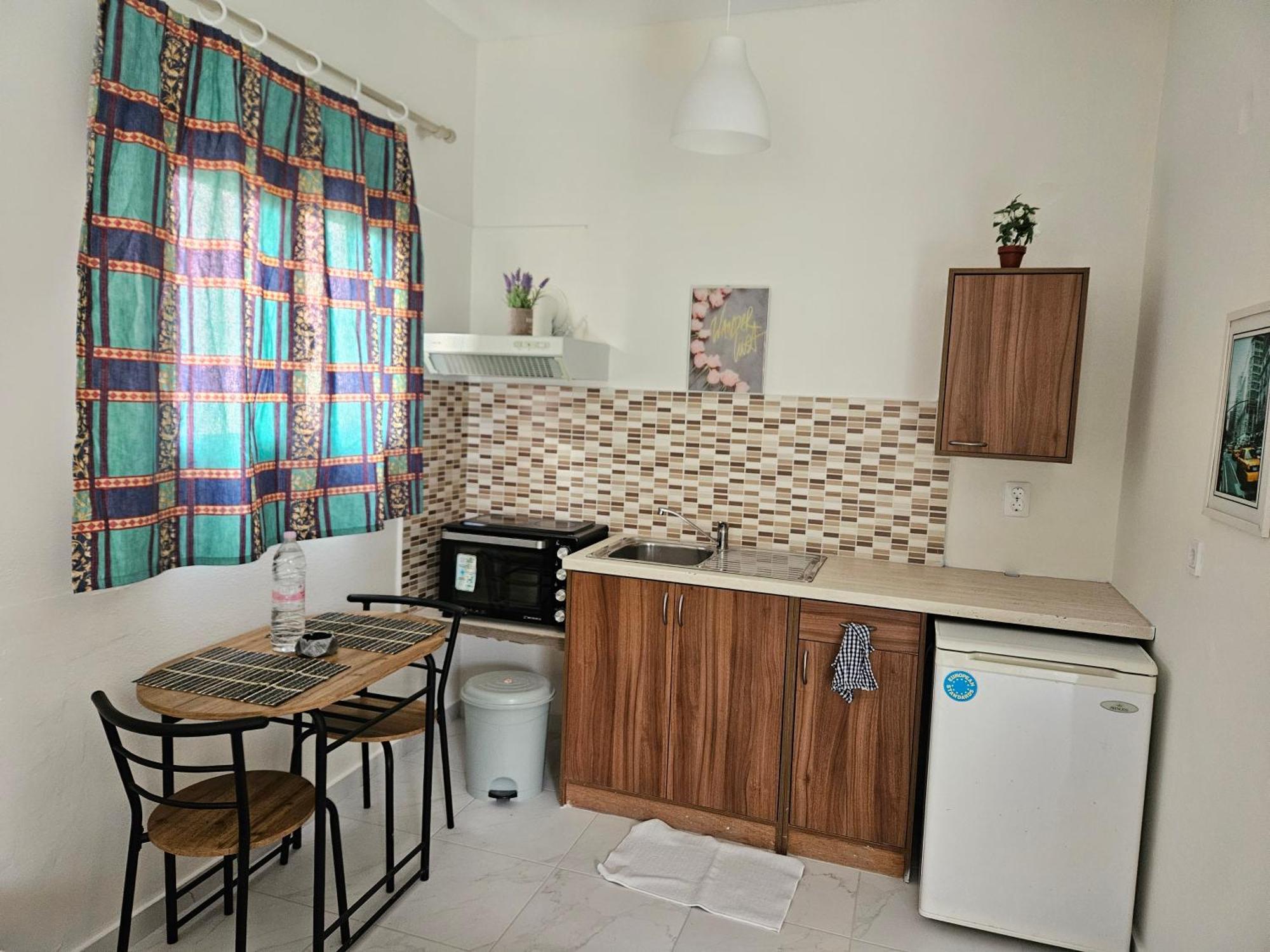 Lora Studios Ипсос Екстериор снимка
